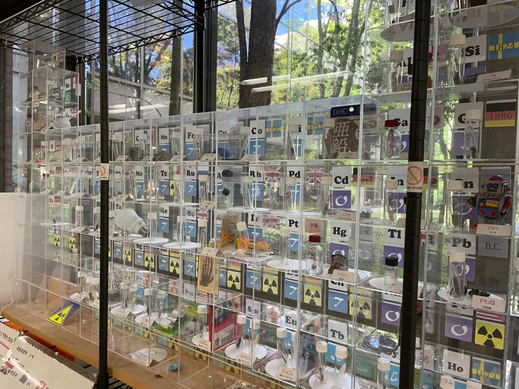 市川学園文化祭＿化学展示２