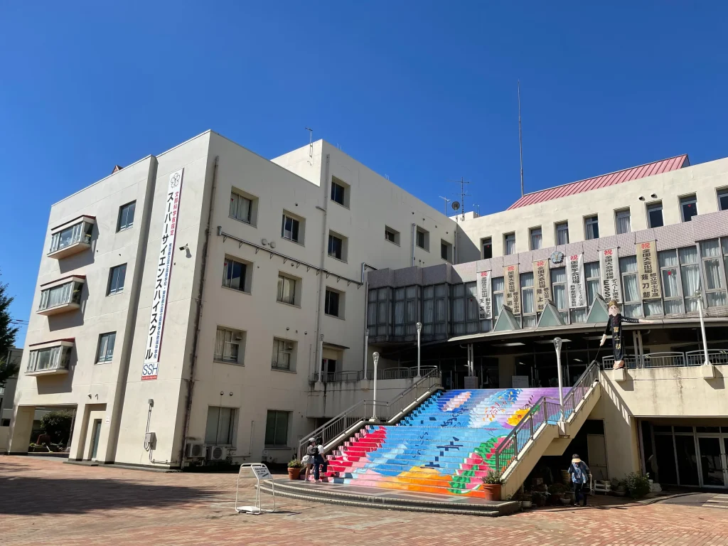 東京都立富士高等学校 ・附属中学校_学校正面